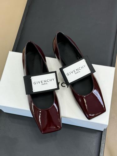 فلات جميل من جيفنشي