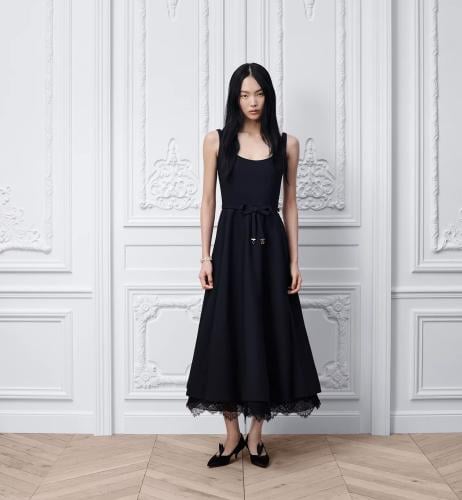 فستان من ديور