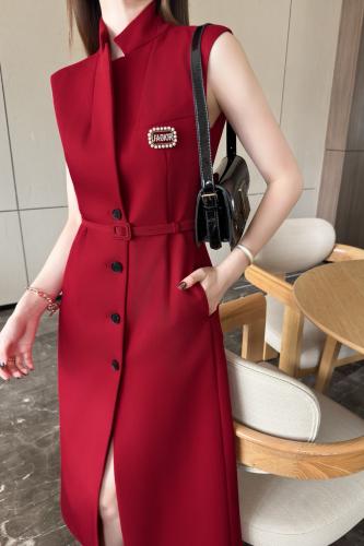 فستان من ديور