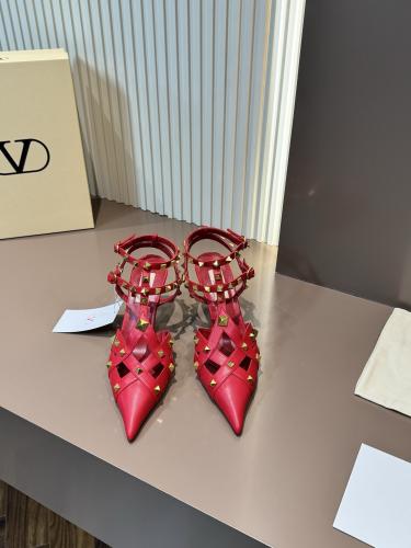 هيلز فالنتينو انيق جدا