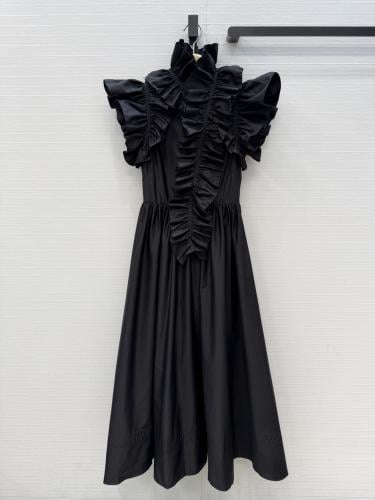 فستان من ديور