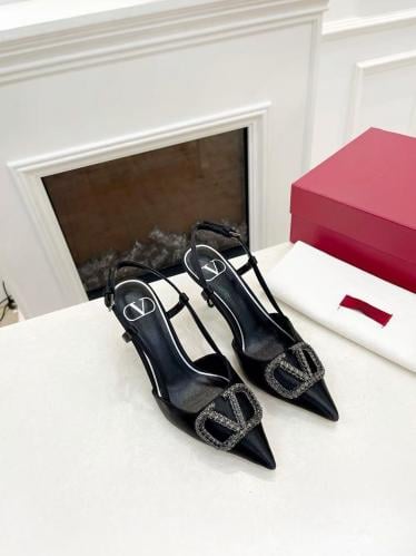 هيلز فالنتينو انيق جدا