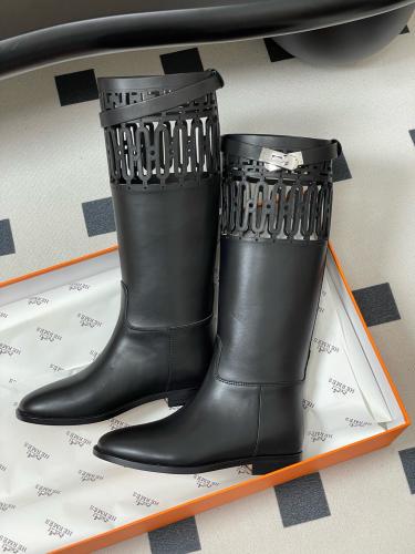 بوت انيق من Hermes