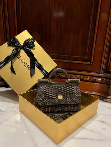 D&G مقاس 18 سم