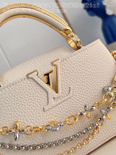 LV Capucines east west مقاس 22 سم