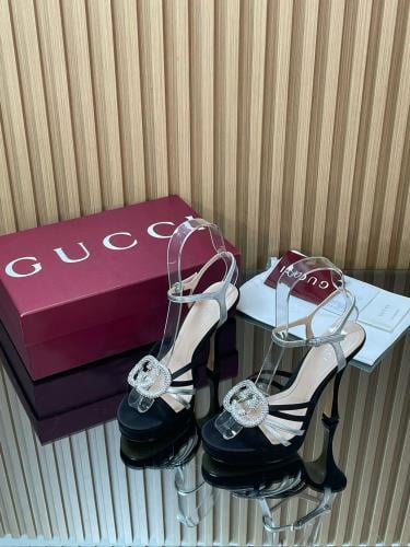 هيلز انيق من قوتشي