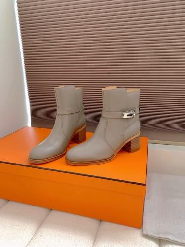 بوت انيق من Hermes