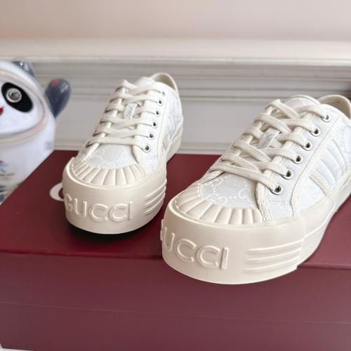 سنيكرز قوتشي انيق جدا