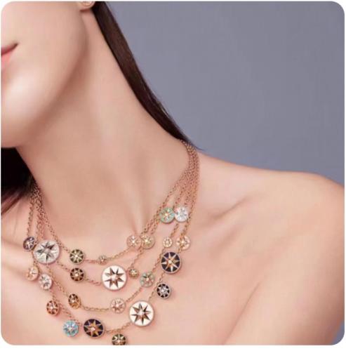 عقد ديور فخم جدا ينلبس على الوجهين مع الملحقات