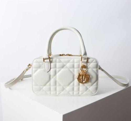 dior مقاس 20 سم