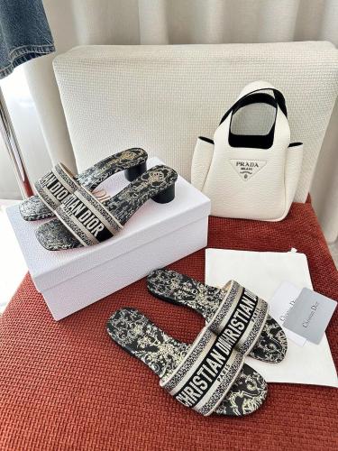 كعب وسليبر انيق من ديور