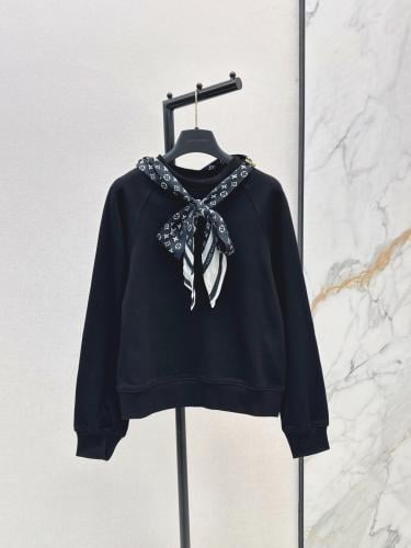 سويتر من لوي فيتون