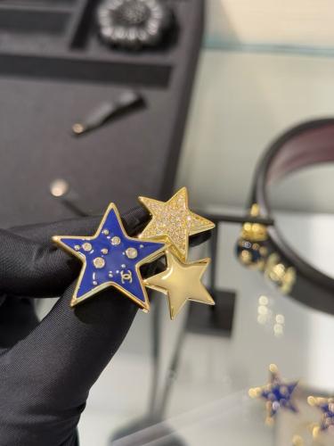 بروش شانيل مع الملحقات