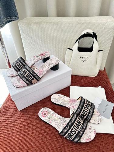 كعب وسليبر انيق من ديور