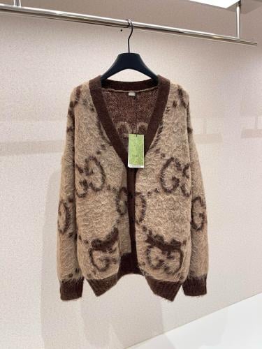 كارديغان قوتشي جميل جدا ينلبس عالوجهين