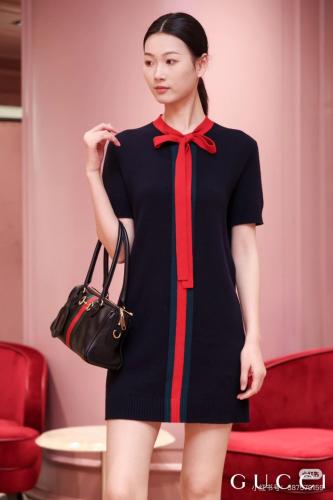 فستان من قوتشي