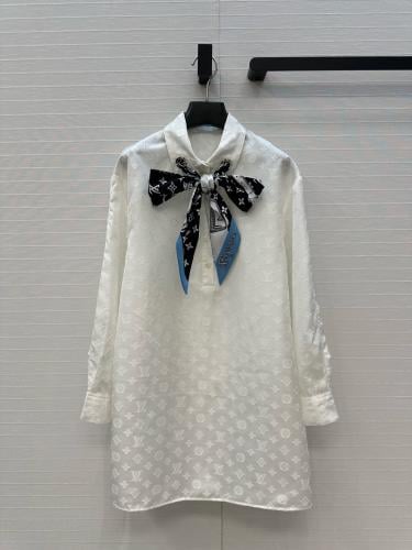 فستان انيق من لوي فيتون