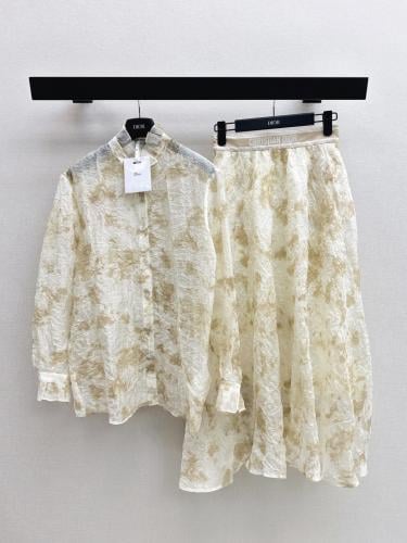 طقم انيق من ديور