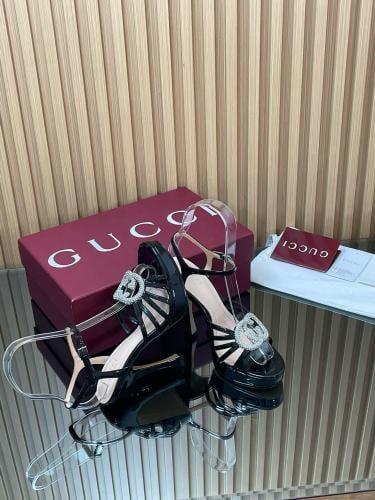 هيلز انيق من قوتشي