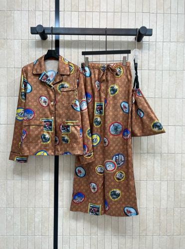 طقم من لوي فيتون