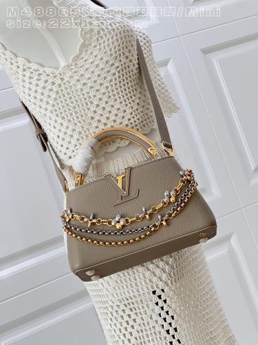 LV Capucines east west مقاس 22 سم