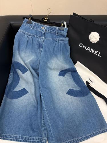 بنطلون من شانيل