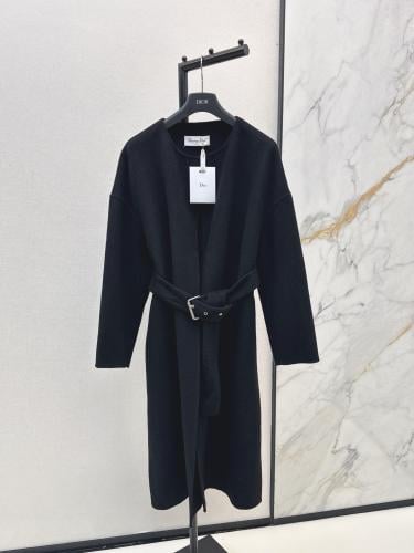 معطف ديور من الجاكار السويسري صناعه يدوي