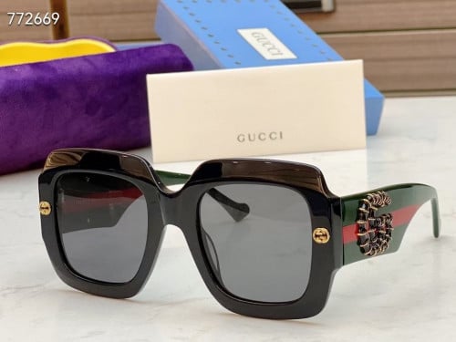 نظاره مع الملحقات الوان متعدده