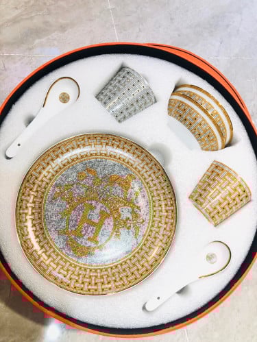 طقم فخم 8 قطع ببوكس / هديه مميزه