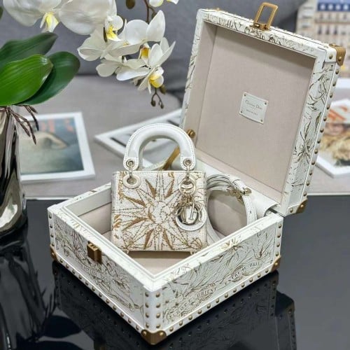 ليدي ديور مقاس 12*10 سم مع بوكس انيق جدا