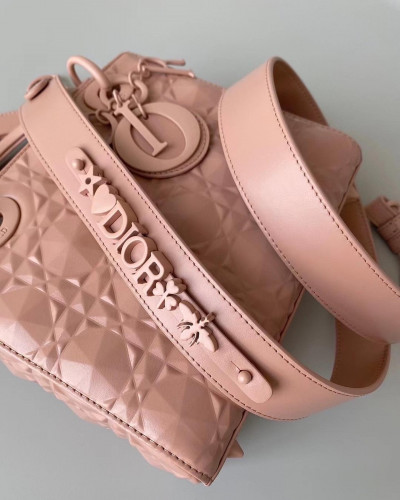 شنطة جودة عاليه 20 سم الوان متعدده