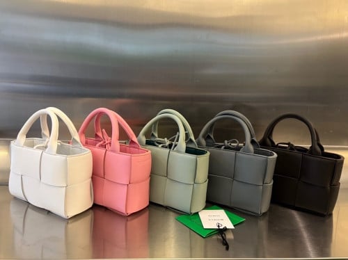 شنطة Bv ماستر 20 سم الوان متعدده