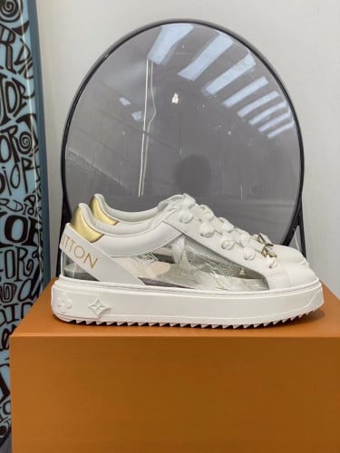 شوز نسائي ثلاث الوان مع الجوارب