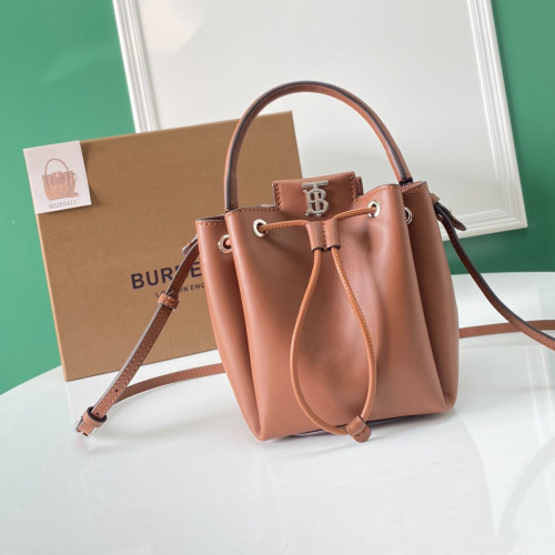 شنطة burberry ماستر 17.5 cm