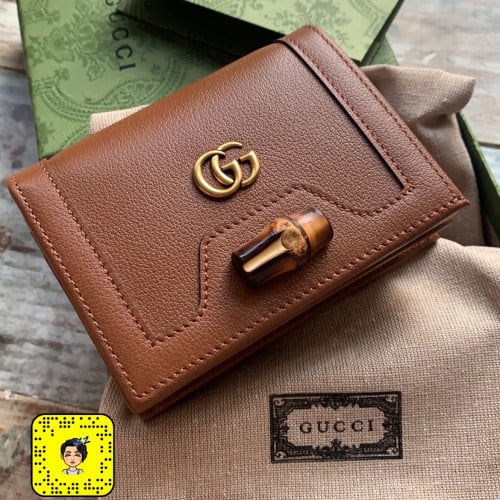 محفظة جوده عاليه لون بني مع الملحقات