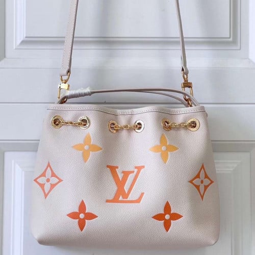 شنطه ماستر 28cm LV