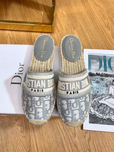 فلات نسائي بعدة الوان