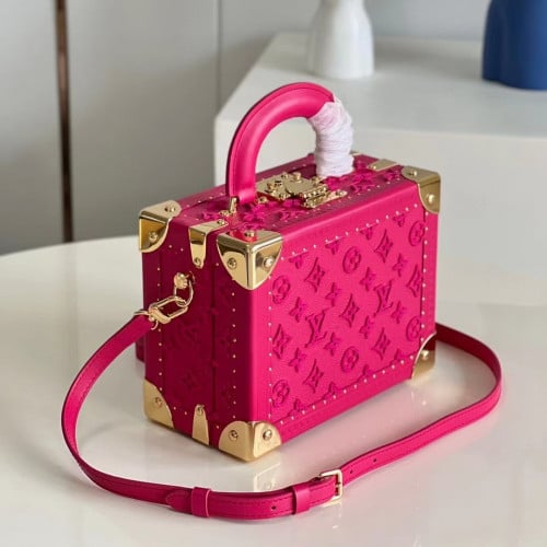 شنطة lv مقاس 22 سم