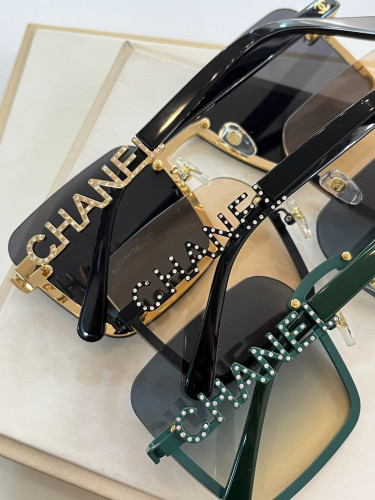 نظاره مع الملحقات بعدة الوان