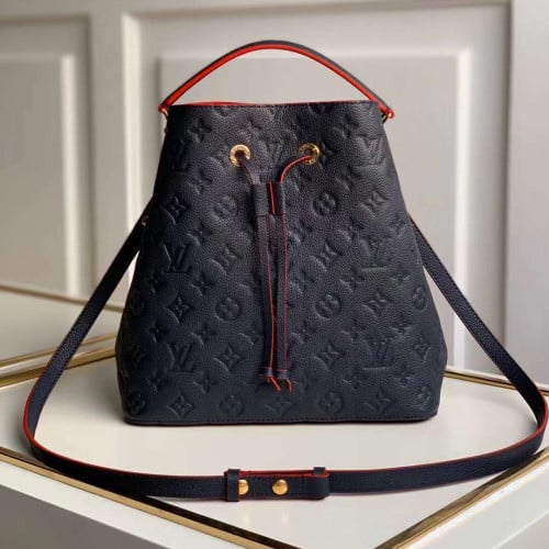 شنطة LV ماستر مقاس 26 سم