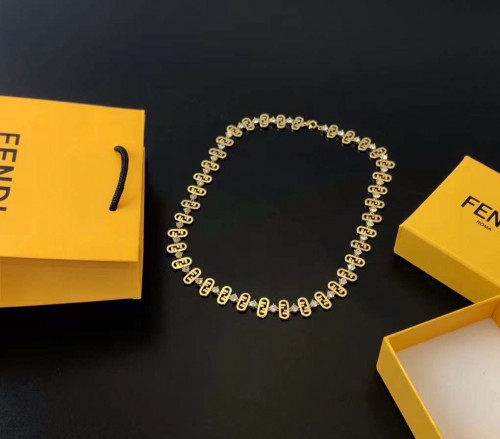 عقد فندي مع الملحقات