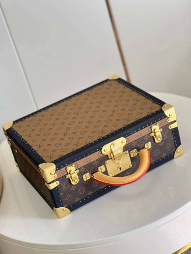 شنطة جوده عاليه 40*33 سم