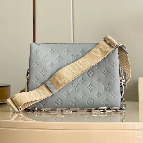 شنطة  LV ماستر 26*20 سم