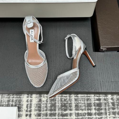 هيلز ALAIA انيق جداً