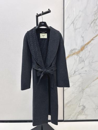 معطف انيق من فندي