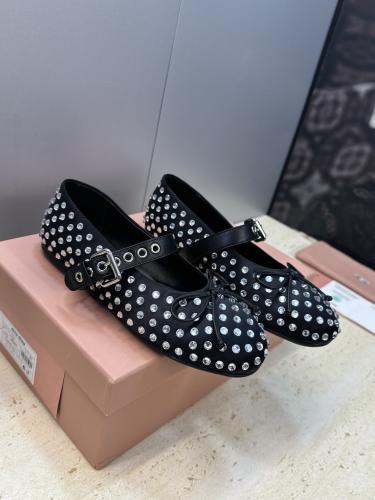 فلات كريستال من ميو ميو انيق جدا