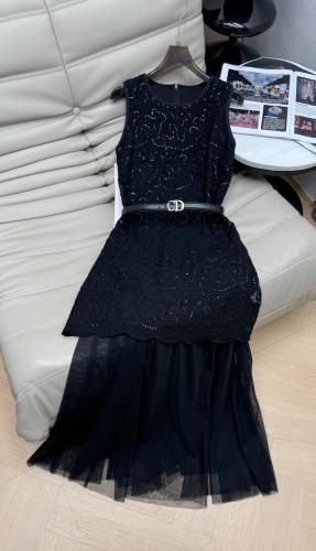 فستان من ديور