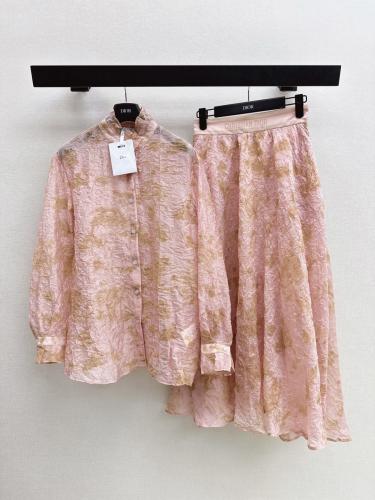 طقم انيق من ديور