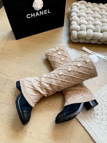 بوت انيق من شانيل