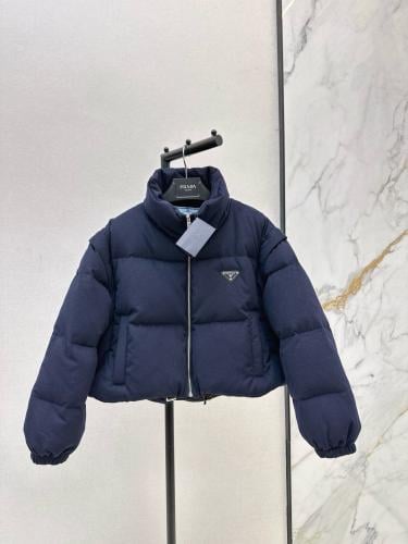 جاكيت انيق من برادا ينلبس بطريقتين